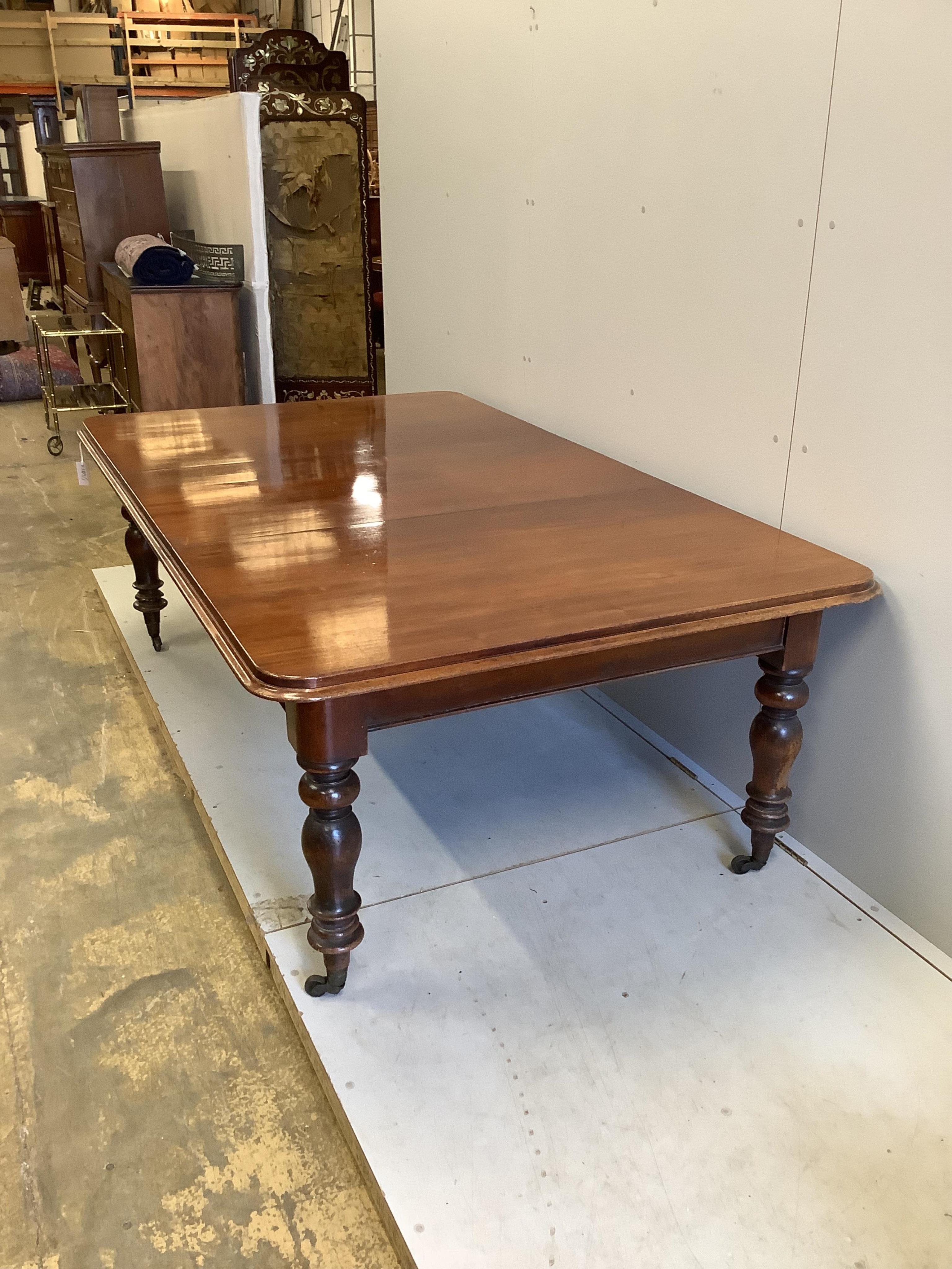 A Victorian mahogany rectangular extending dining table, width 209cm fully extended, depth 129cm, height 73cm